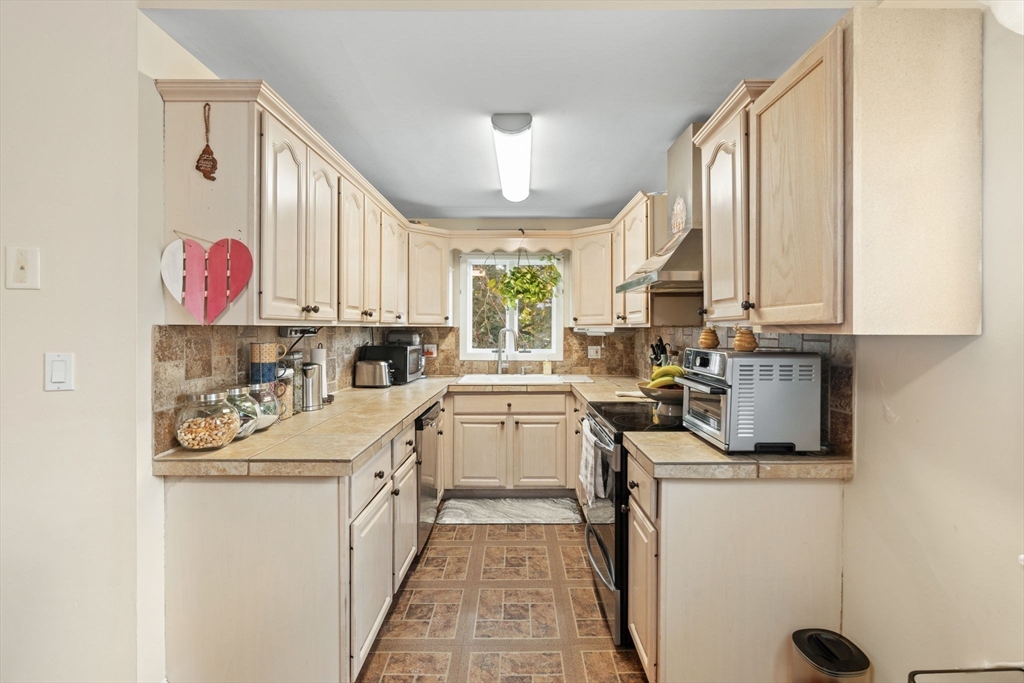 48R Tappan Pl
