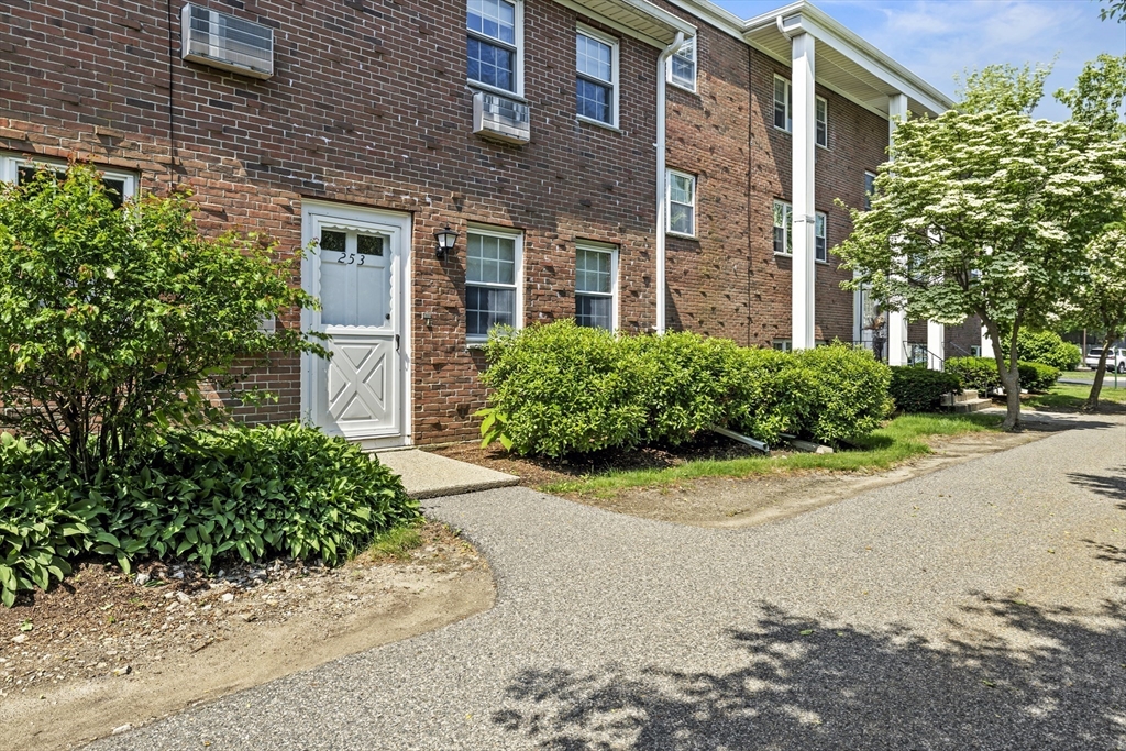 253 Rock St 253