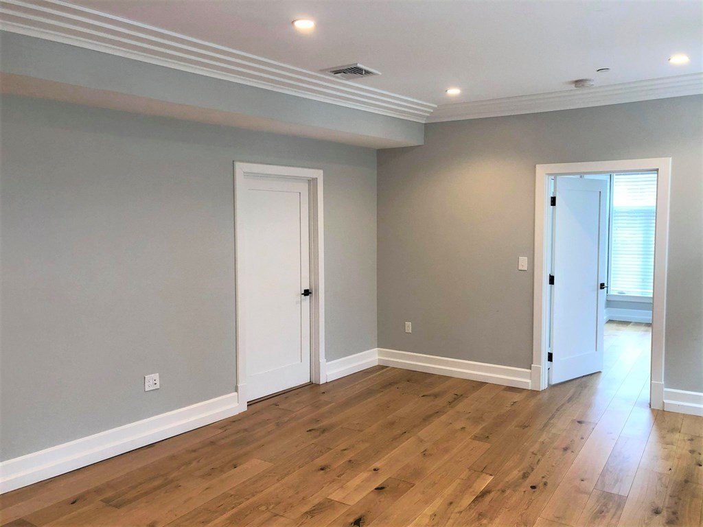 1467 Tremont 202