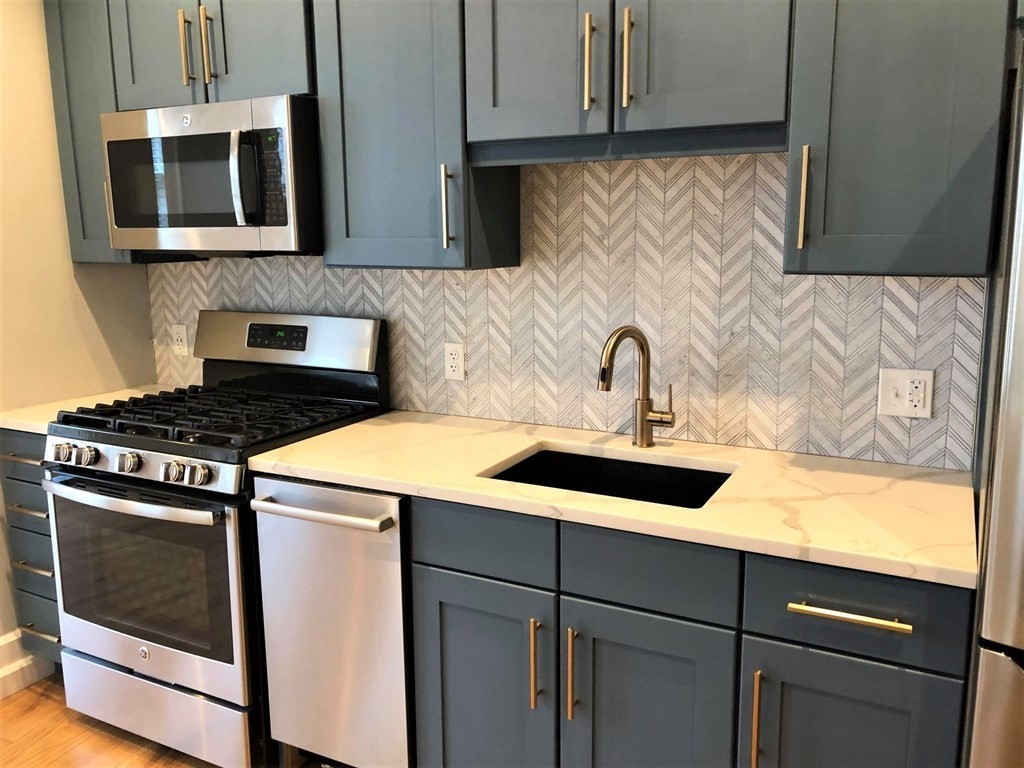 1467 Tremont 202