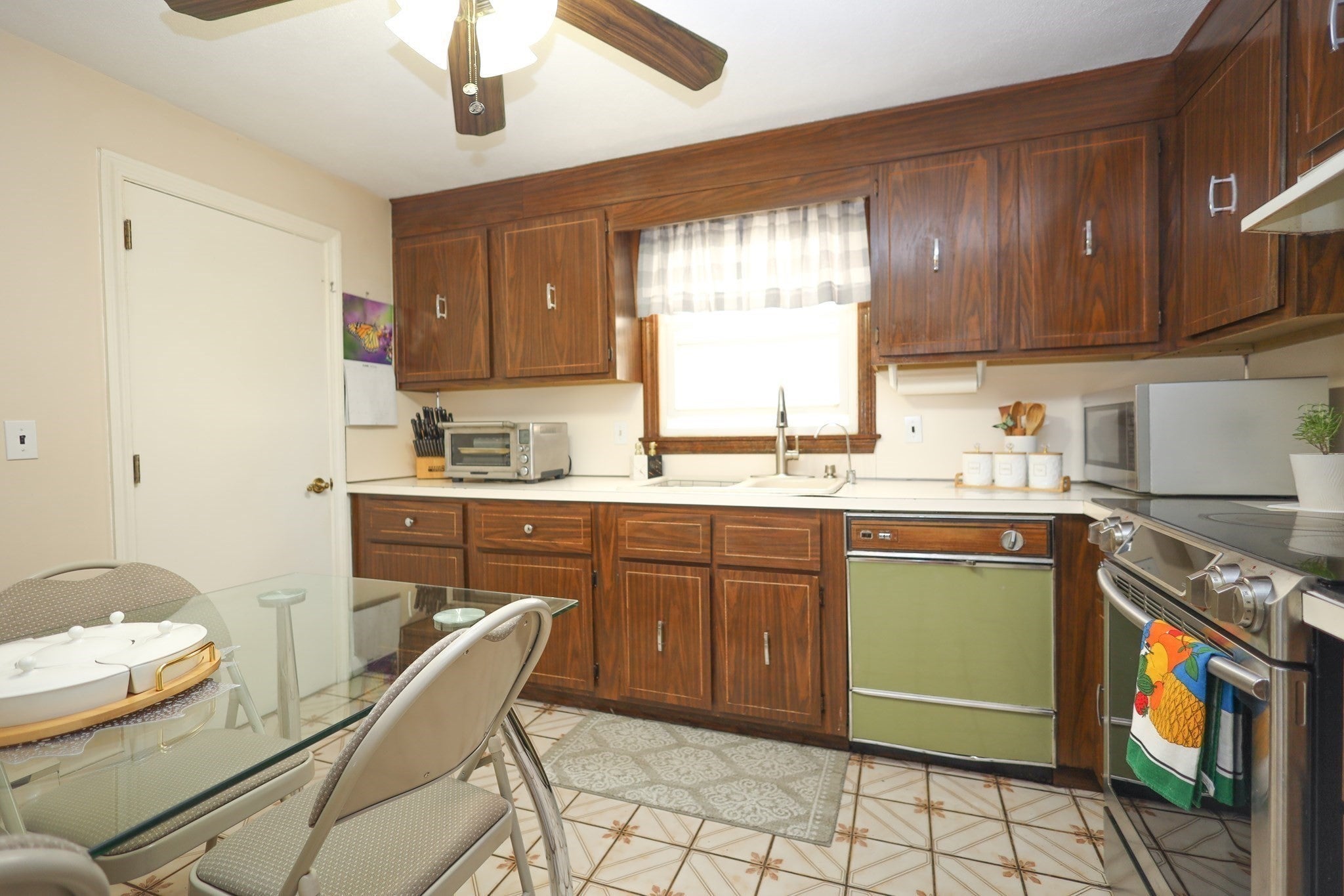 82-84 Sylvia ST, Arlington, MA Photo #20