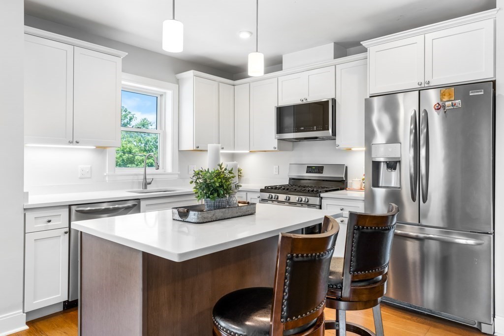 3 Bennett St 204