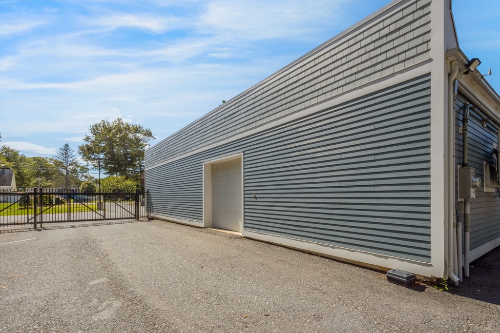 2550 Main St
