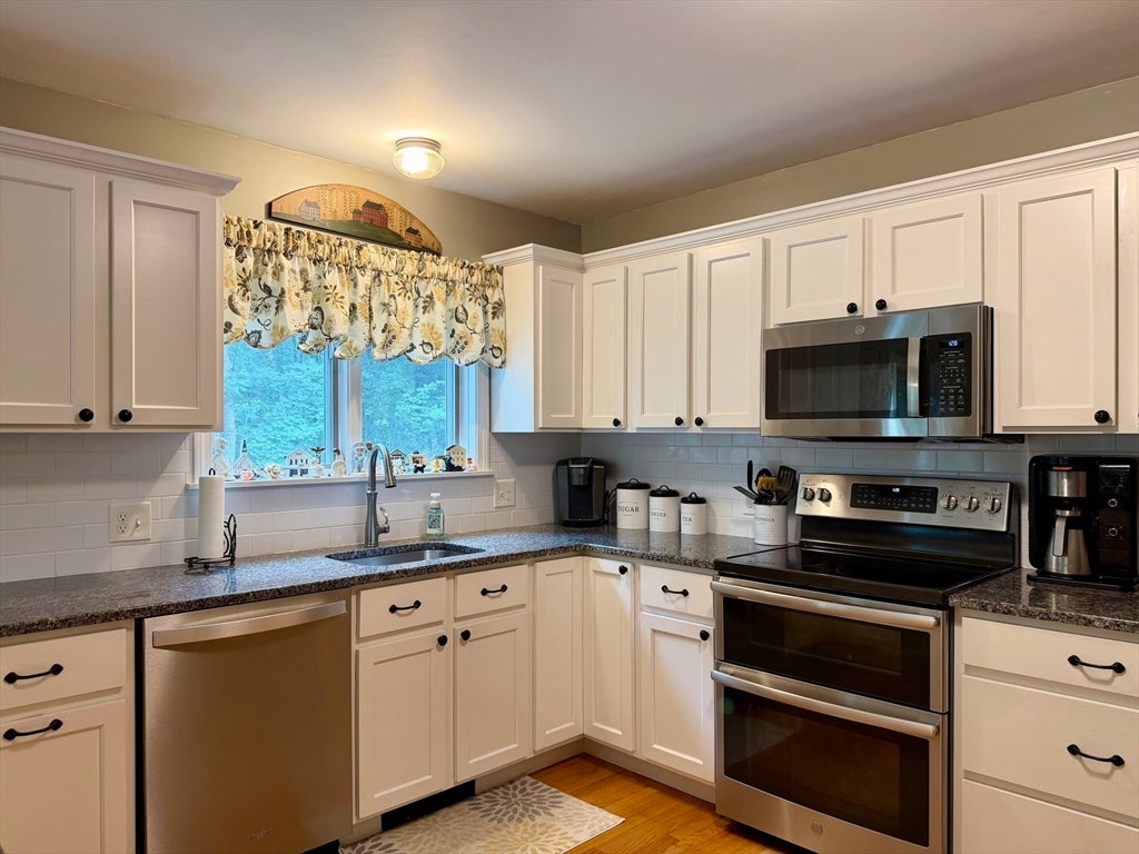 95 Sandgully Rd North Rd, Deerfield, MA Photo #18