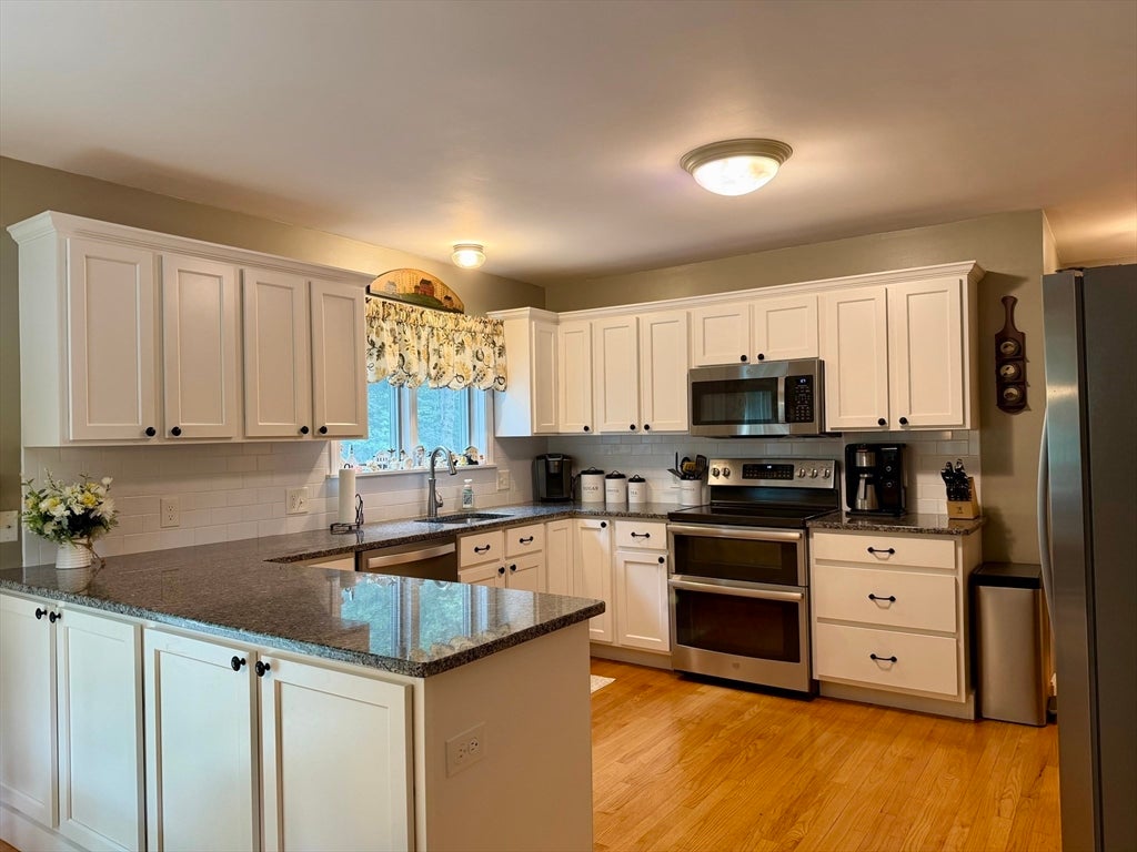 95 Sandgully Rd North Rd, Deerfield, MA Photo #16