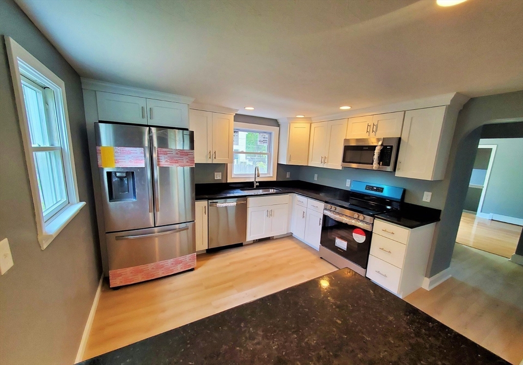 286 Raynor Ave