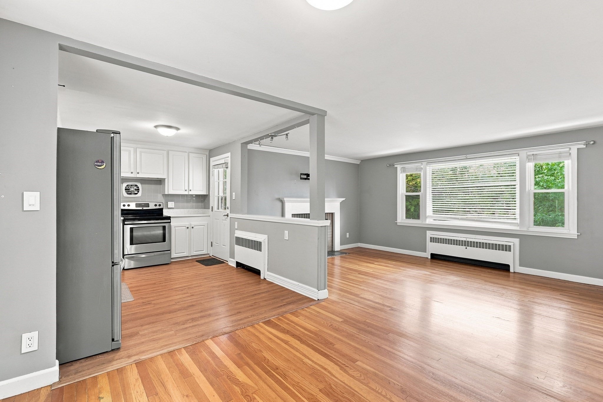 28 Hilltop Circle, Worcester, MA Photo #9