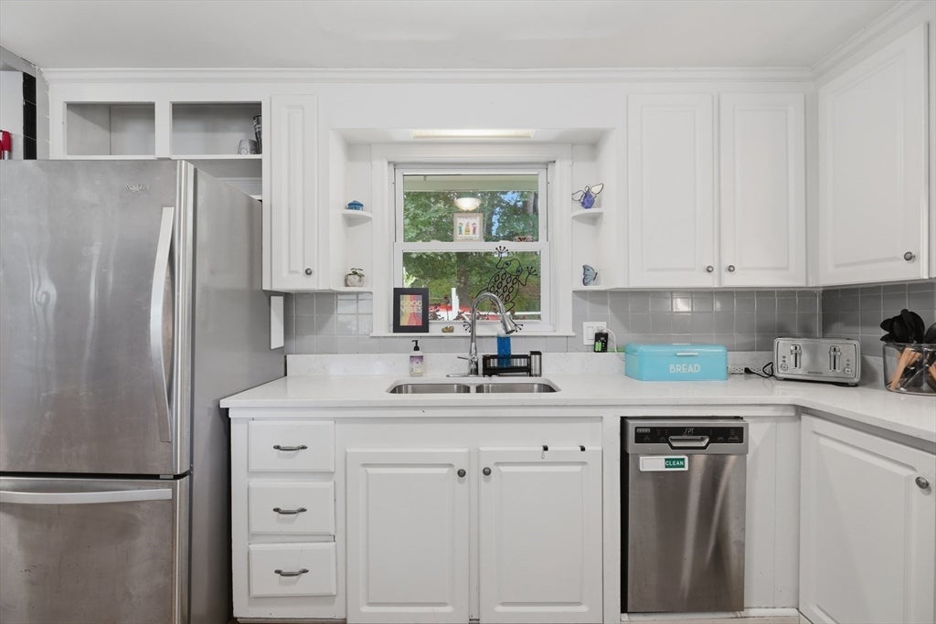 28 Hilltop Circle, Worcester, MA Photo #11