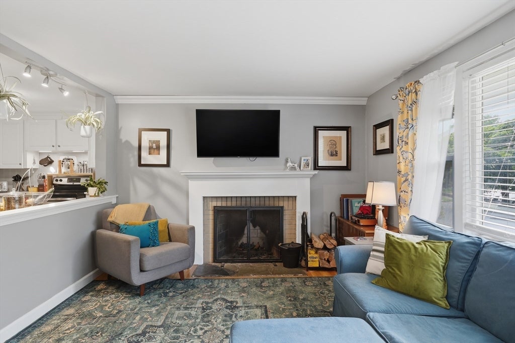 28 Hilltop Circle, Worcester, MA Photo #3