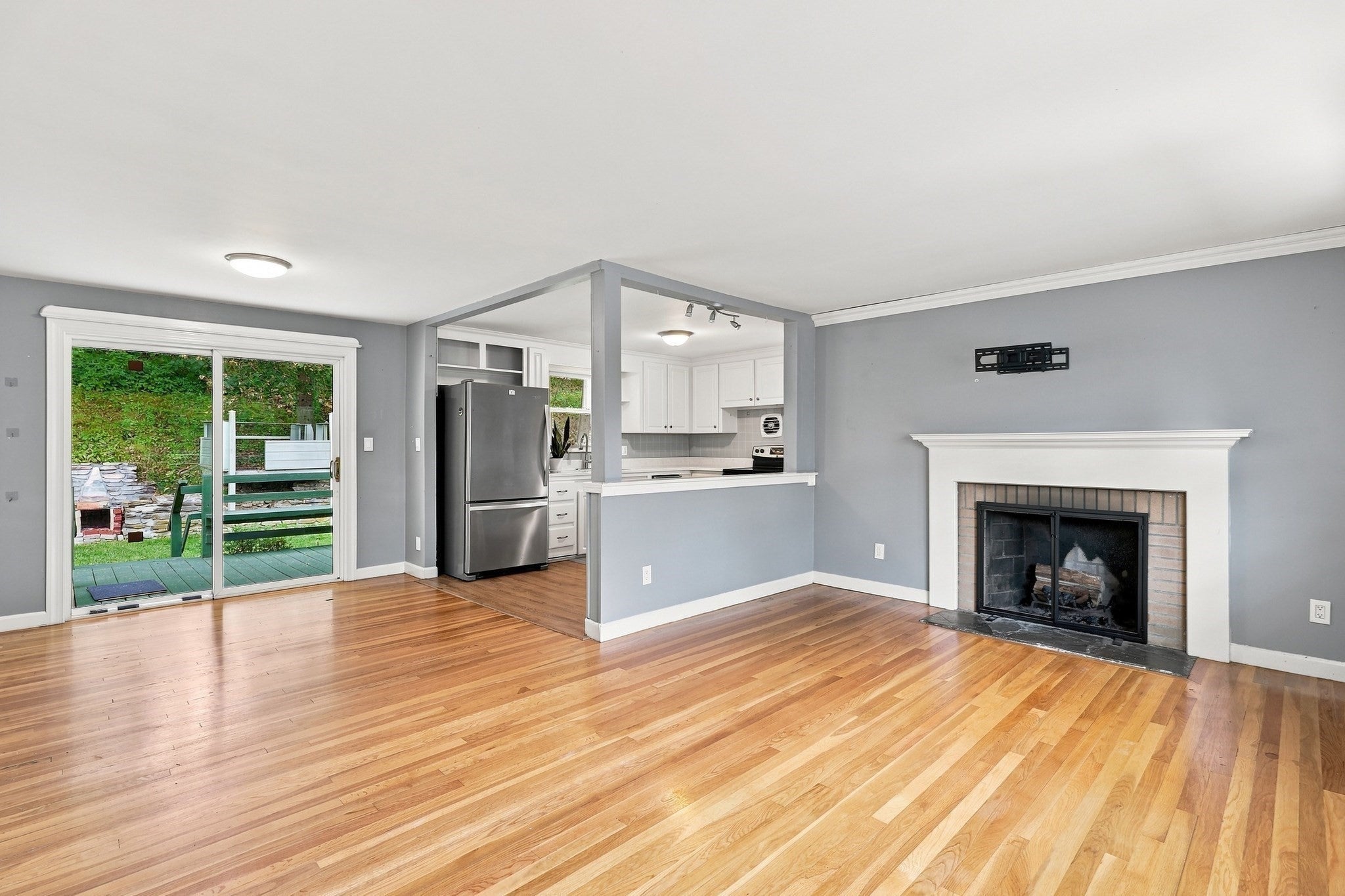28 Hilltop Circle, Worcester, MA Photo #13