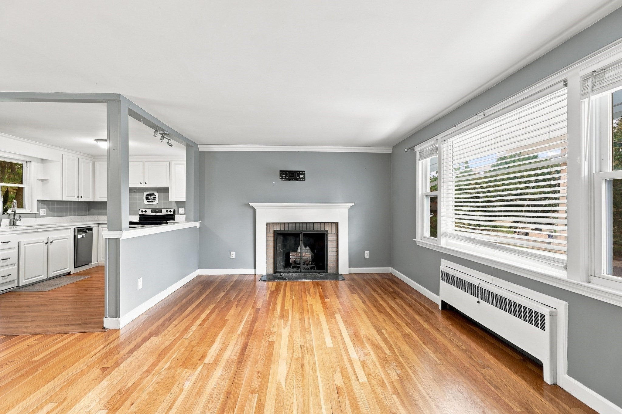28 Hilltop Circle, Worcester, MA Photo #12