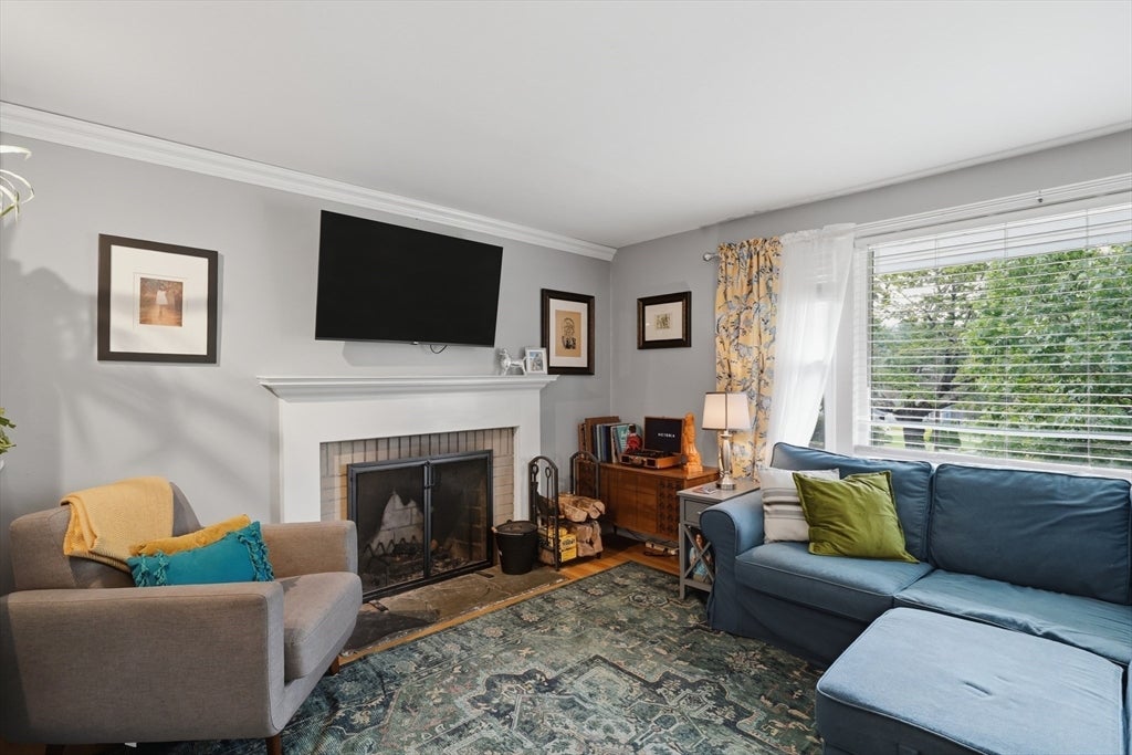 28 Hilltop Circle, Worcester, MA Photo #4