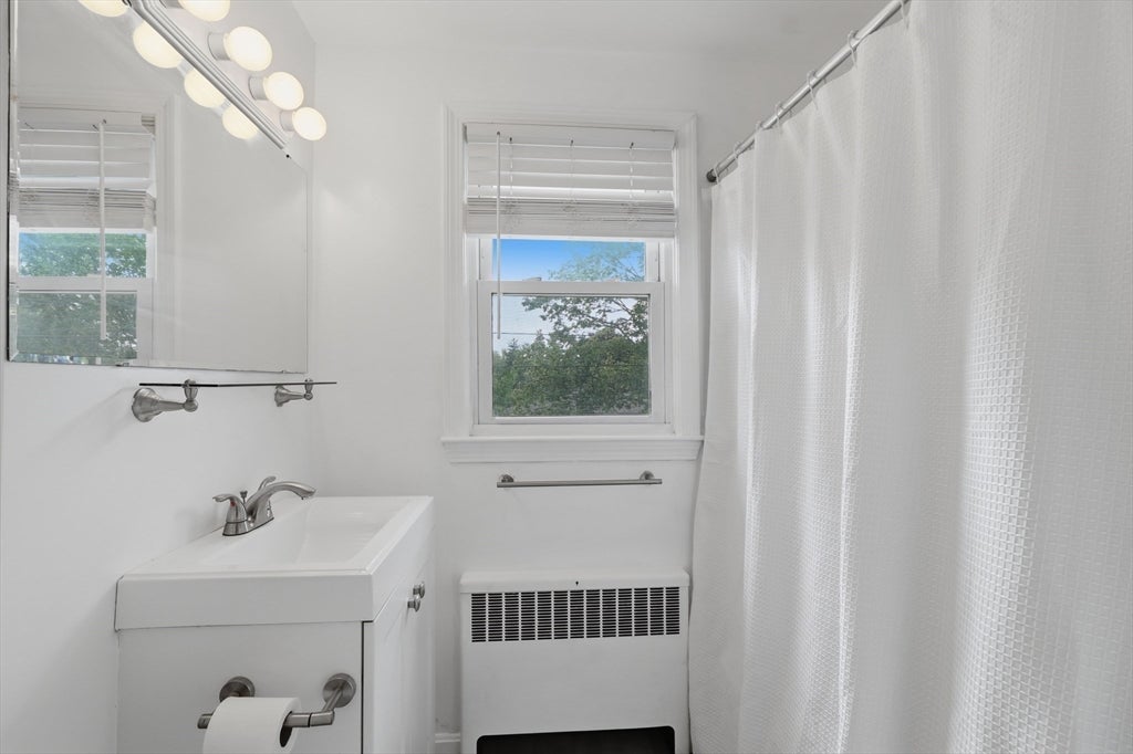 28 Hilltop Circle, Worcester, MA Photo #21