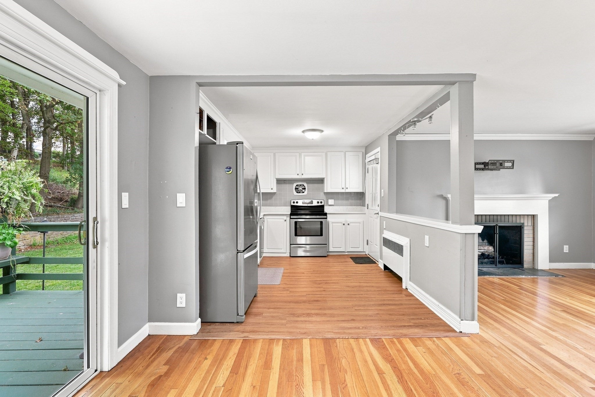 28 Hilltop Circle, Worcester, MA Photo #8