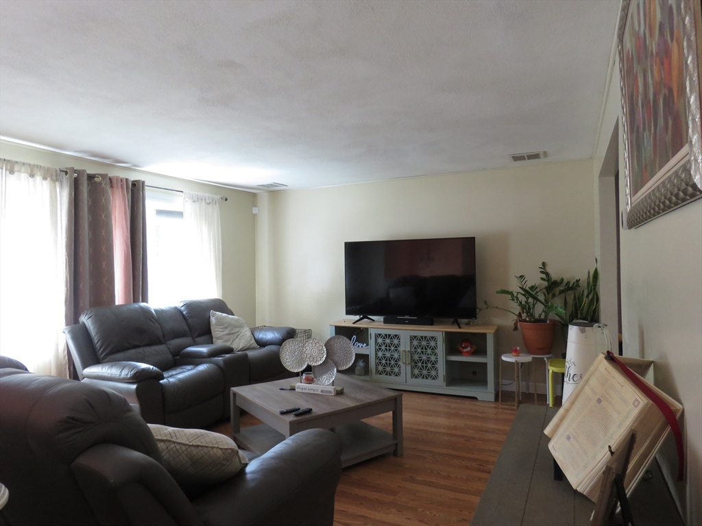 31 Van Cliff Ave