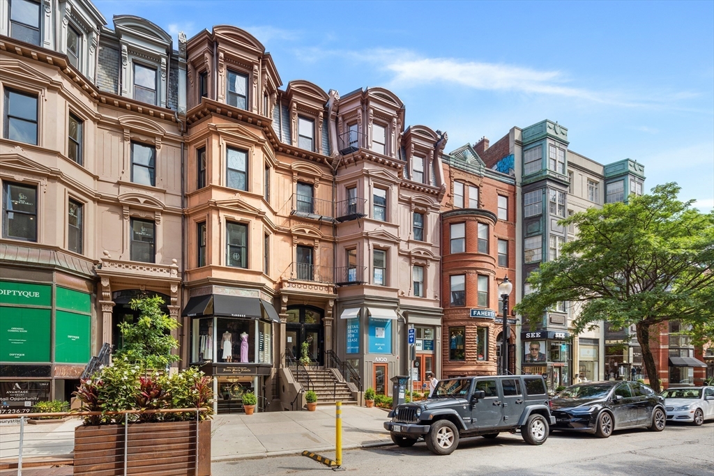 121 Newbury Street 4