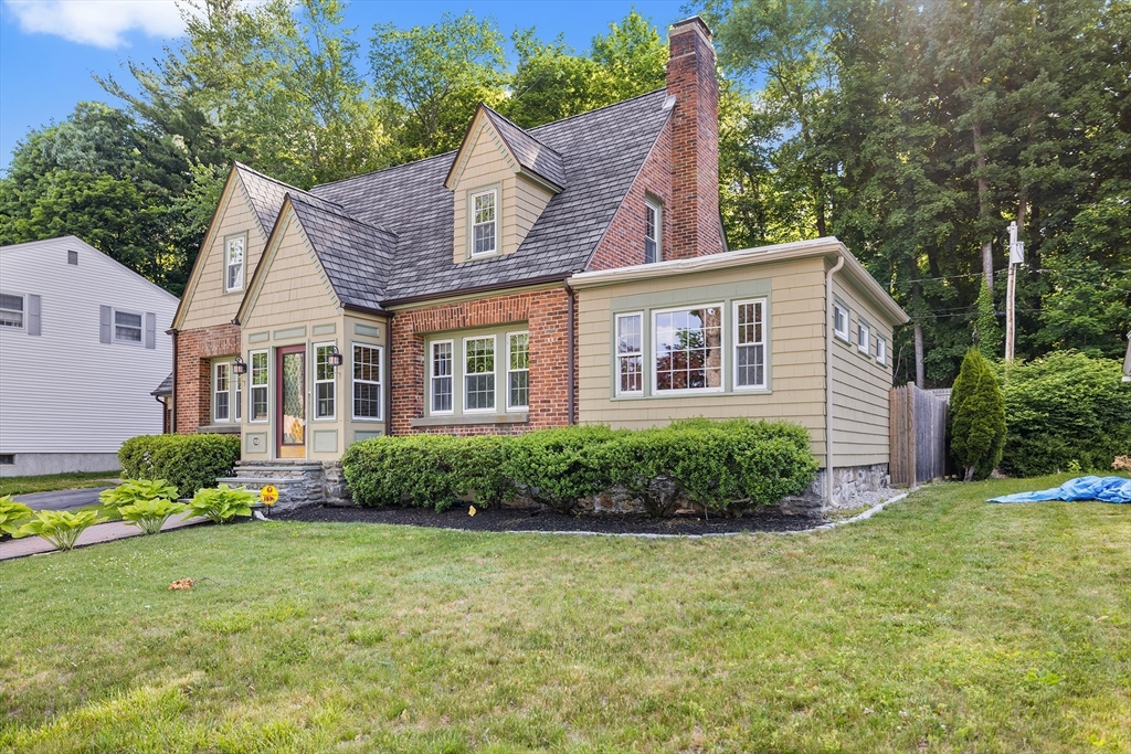 112 Newton Ave N