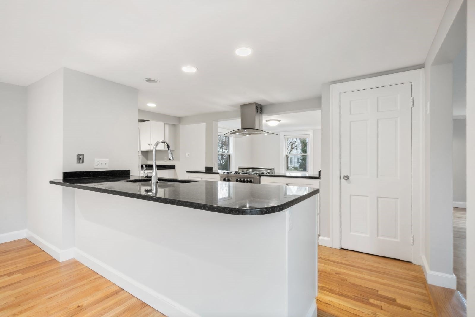 21 Lantern Lane #21, Newton, MA, 21 Lantern Lane #21, Newton, MA Photo #2