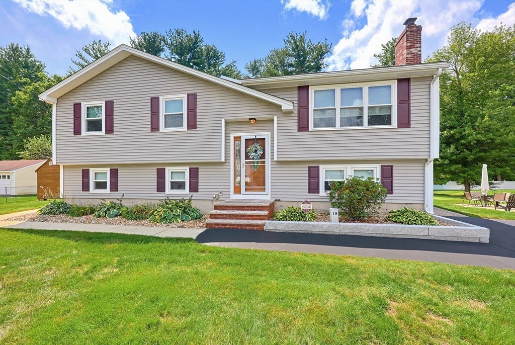 19 Bellflower Rd, Billerica, MA, 19 Bellflower Rd, Billerica, MA Photo #3