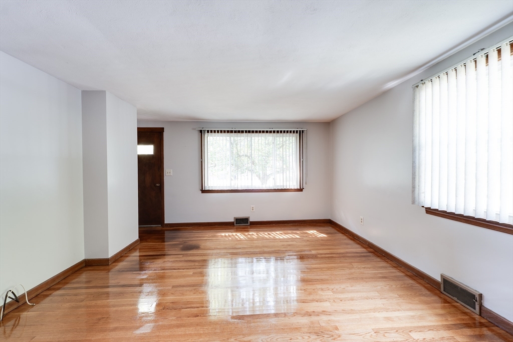 17 Jeanne Marie St