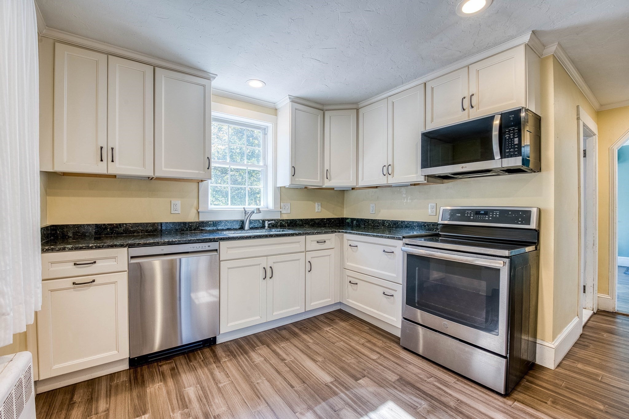 428 W Union St, East Bridgewater, MA, 428 W Union St, East Bridgewater, MA Photo #3