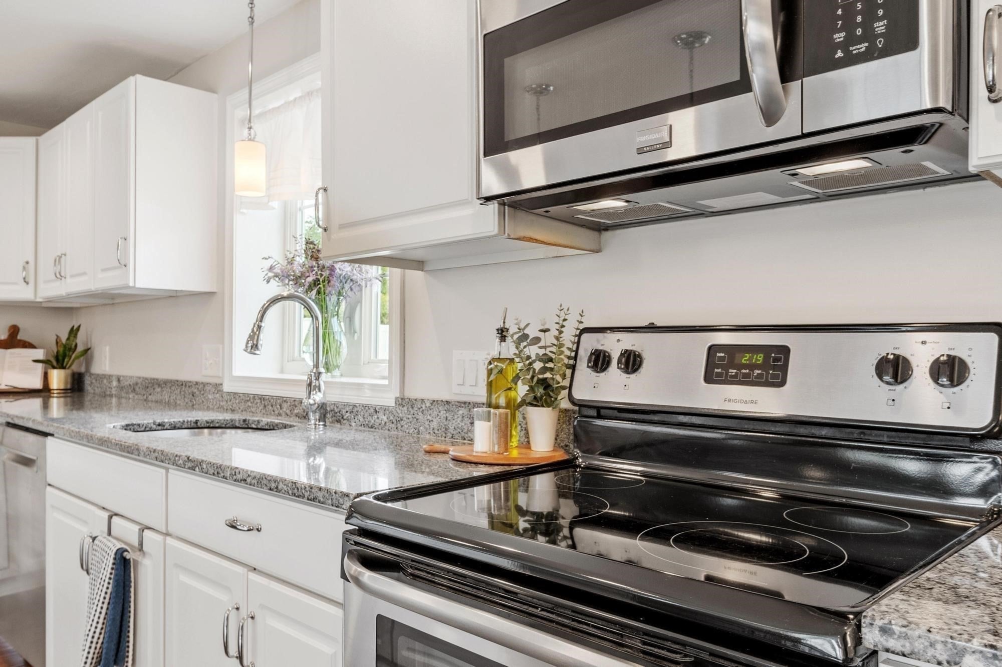 37 Louise Road, Holbrook, MA Photo #8