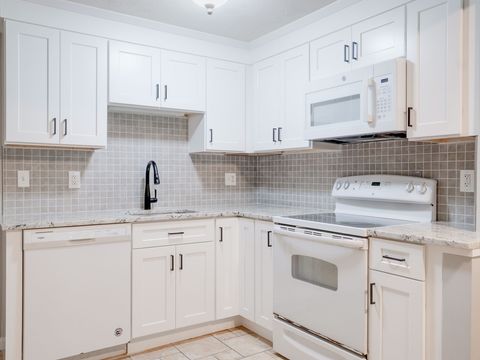 39 Pleasant A6 Northborough MA 01532