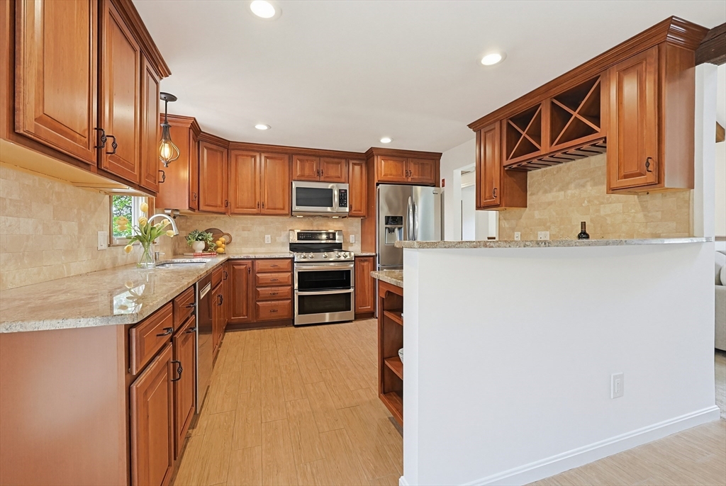 42 Colts Way, Attleboro, MA Photo #9