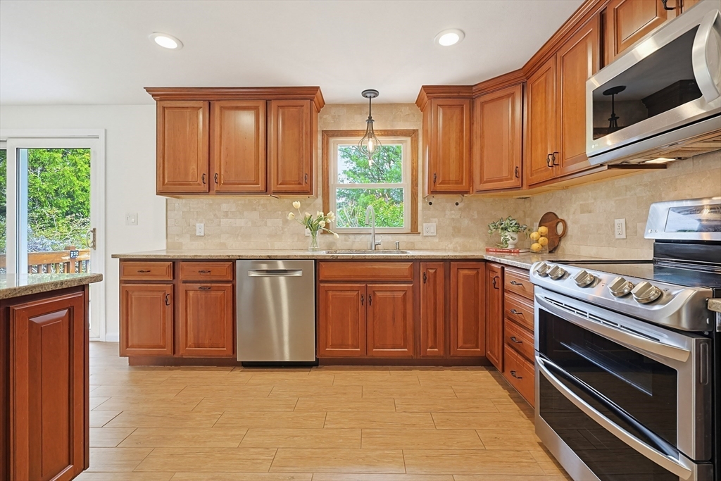 42 Colts Way, Attleboro, MA Photo #7