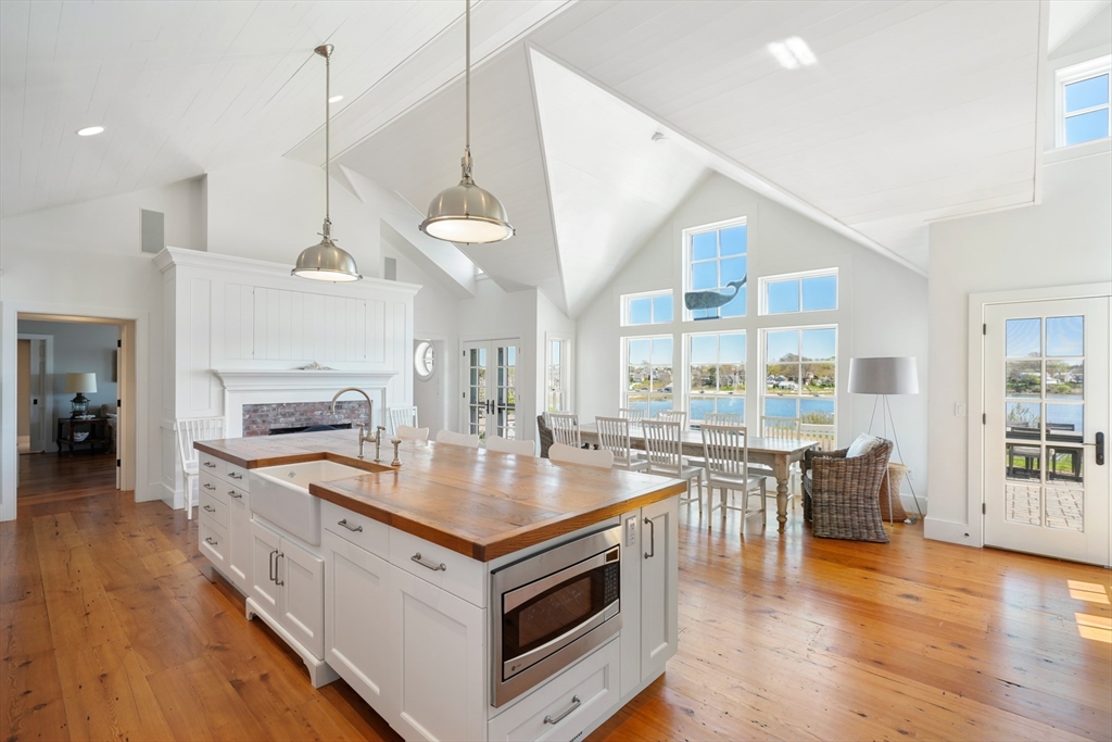 Chatham, Massachusetts 02633, United States, 5 Bedrooms Bedrooms, ,6 BathroomsBathrooms,Residential,Active,163690