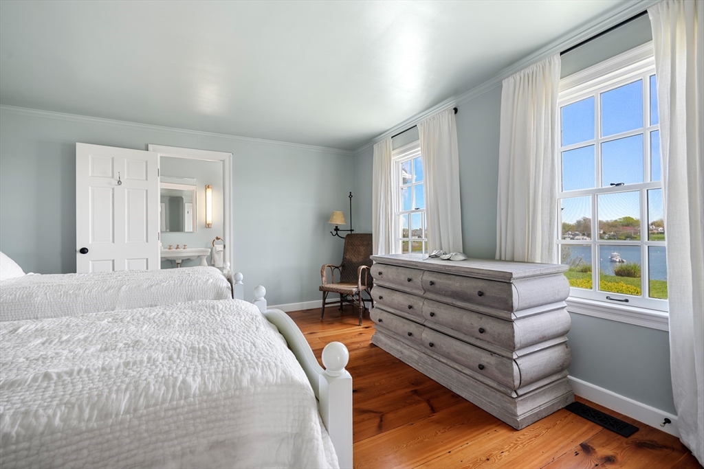 Chatham, Massachusetts 02633, United States, 5 Bedrooms Bedrooms, ,6 BathroomsBathrooms,Residential,Active,163690