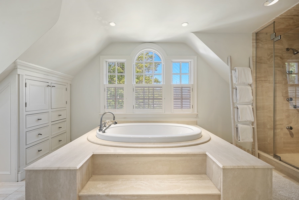 Chatham, Massachusetts 02633, United States, 5 Bedrooms Bedrooms, ,6 BathroomsBathrooms,Residential,Active,163690