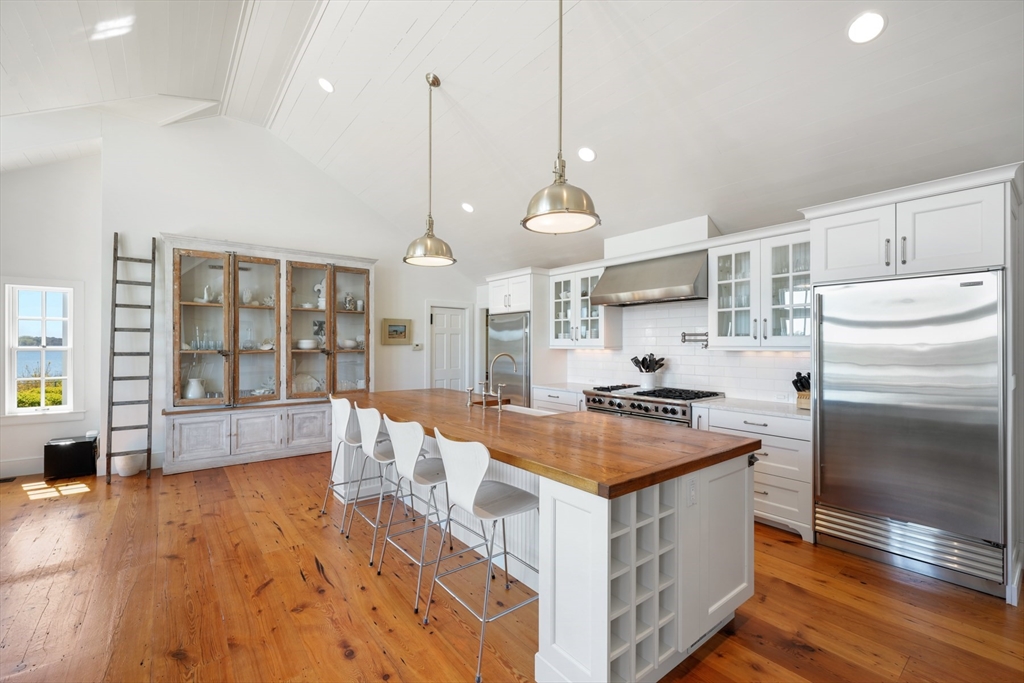 Chatham, Massachusetts 02633, United States, 5 Bedrooms Bedrooms, ,6 BathroomsBathrooms,Residential,Active,163690