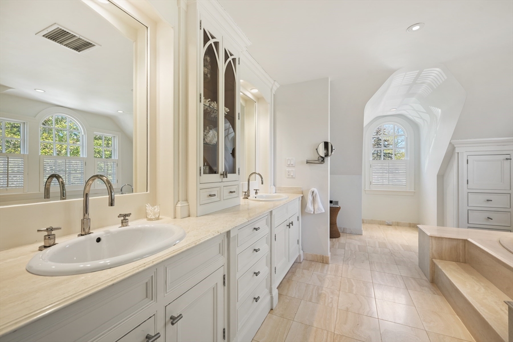 Chatham, Massachusetts 02633, United States, 5 Bedrooms Bedrooms, ,6 BathroomsBathrooms,Residential,Active,163690