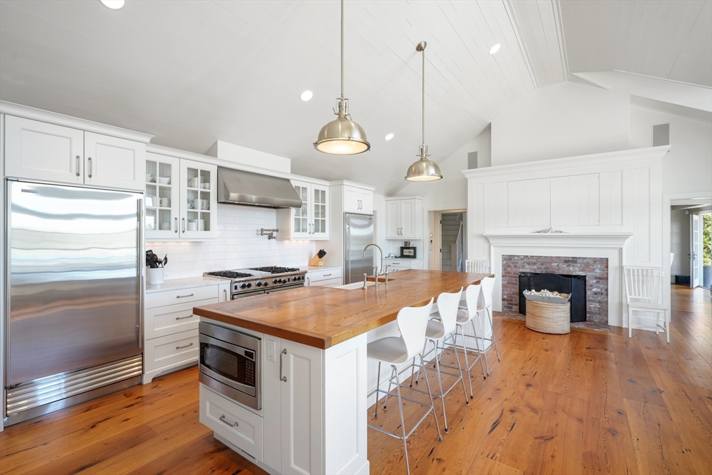 Chatham, Massachusetts 02633, United States, 5 Bedrooms Bedrooms, ,6 BathroomsBathrooms,Residential,Active,163690