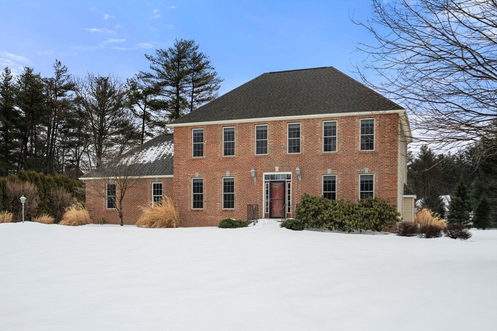 Southwick, Massachusetts 01077, United States, 4 Bedrooms Bedrooms, ,3 BathroomsBathrooms,Residential,Active,95450