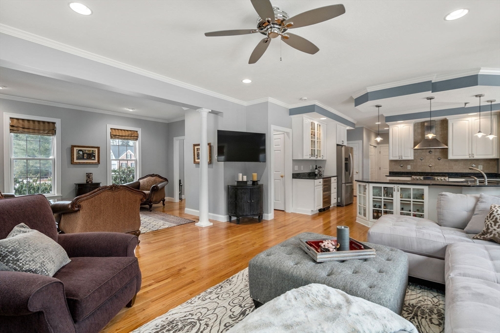 Southwick, Massachusetts 01077, United States, 4 Bedrooms Bedrooms, ,3 BathroomsBathrooms,Residential,Active,95450