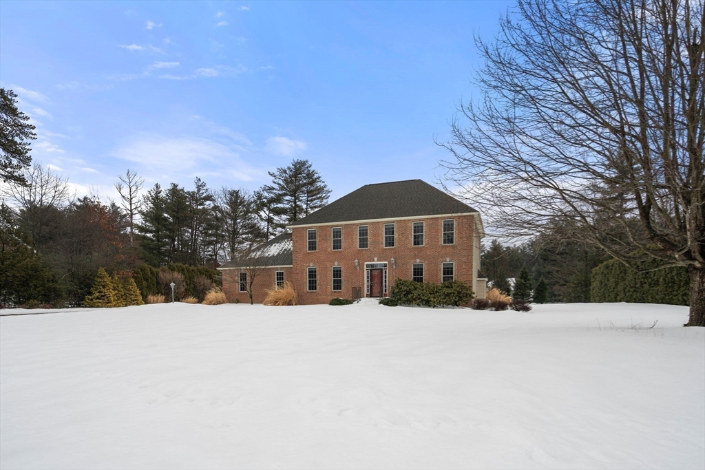 Southwick, Massachusetts 01077, United States, 4 Bedrooms Bedrooms, ,3 BathroomsBathrooms,Residential,Active,95450