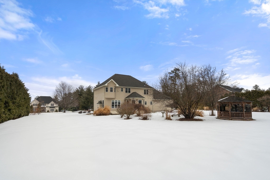 Southwick, Massachusetts 01077, United States, 4 Bedrooms Bedrooms, ,3 BathroomsBathrooms,Residential,Active,95450