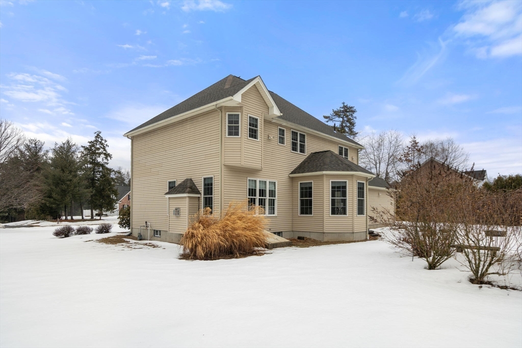 Southwick, Massachusetts 01077, United States, 4 Bedrooms Bedrooms, ,3 BathroomsBathrooms,Residential,Active,95450