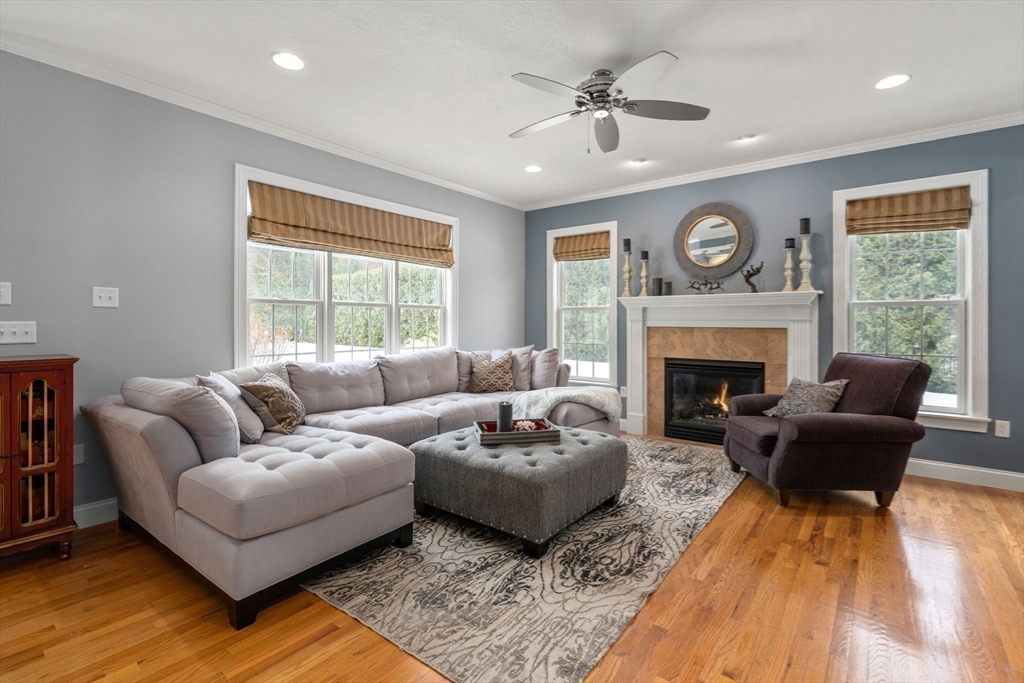 Southwick, Massachusetts 01077, United States, 4 Bedrooms Bedrooms, ,3 BathroomsBathrooms,Residential,Active,95450