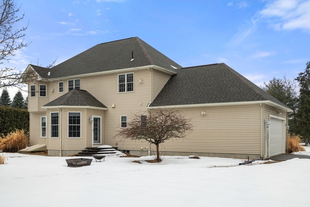 Southwick, Massachusetts 01077, United States, 4 Bedrooms Bedrooms, ,3 BathroomsBathrooms,Residential,Active,95450