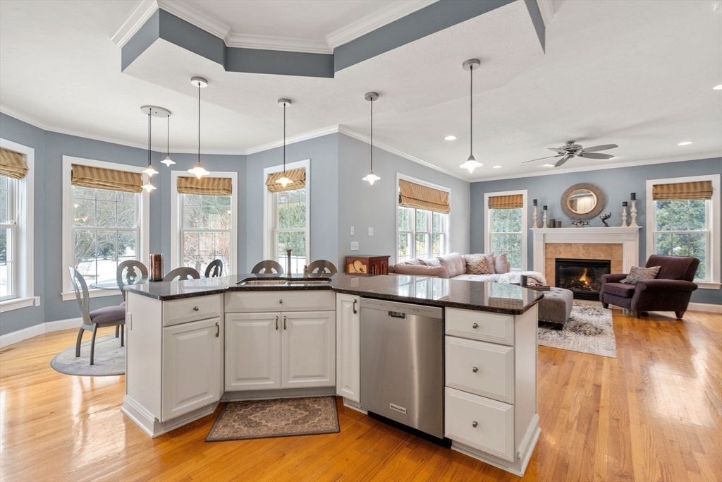 Southwick, Massachusetts 01077, United States, 4 Bedrooms Bedrooms, ,3 BathroomsBathrooms,Residential,Active,95450