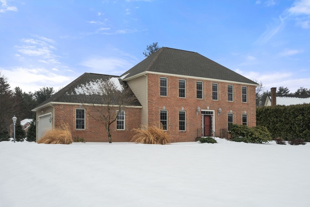 Southwick, Massachusetts 01077, United States, 4 Bedrooms Bedrooms, ,3 BathroomsBathrooms,Residential,Active,95450