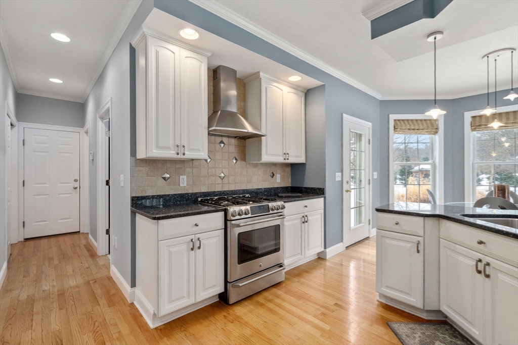 Southwick, Massachusetts 01077, United States, 4 Bedrooms Bedrooms, ,3 BathroomsBathrooms,Residential,Active,95450