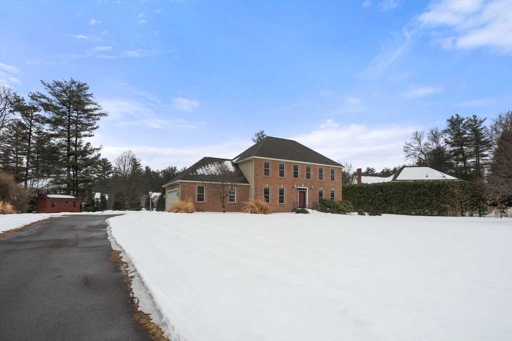 Southwick, Massachusetts 01077, United States, 4 Bedrooms Bedrooms, ,3 BathroomsBathrooms,Residential,Active,95450