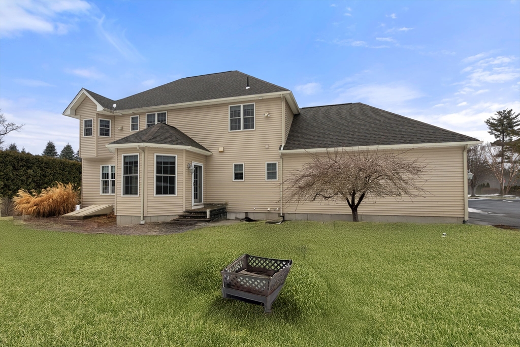 Southwick, Massachusetts 01077, United States, 4 Bedrooms Bedrooms, ,3 BathroomsBathrooms,Residential,Active,95450