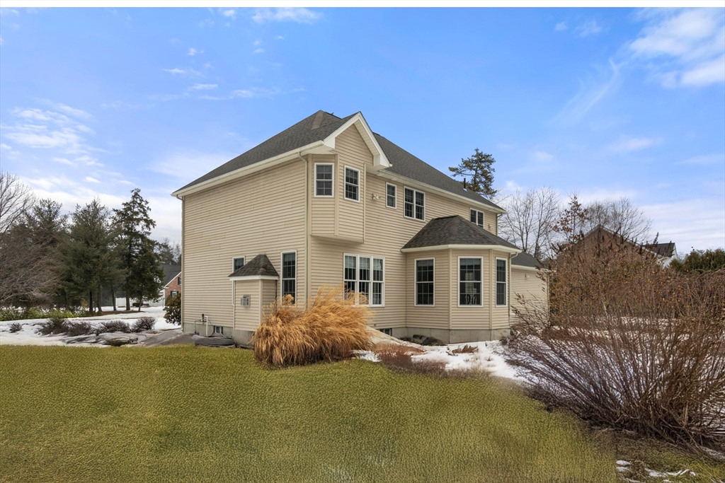 Southwick, Massachusetts 01077, United States, 4 Bedrooms Bedrooms, ,3 BathroomsBathrooms,Residential,Active,95450