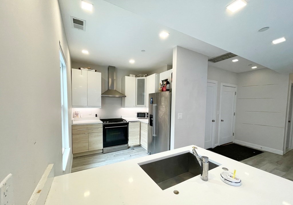 113 Hillside Street 3