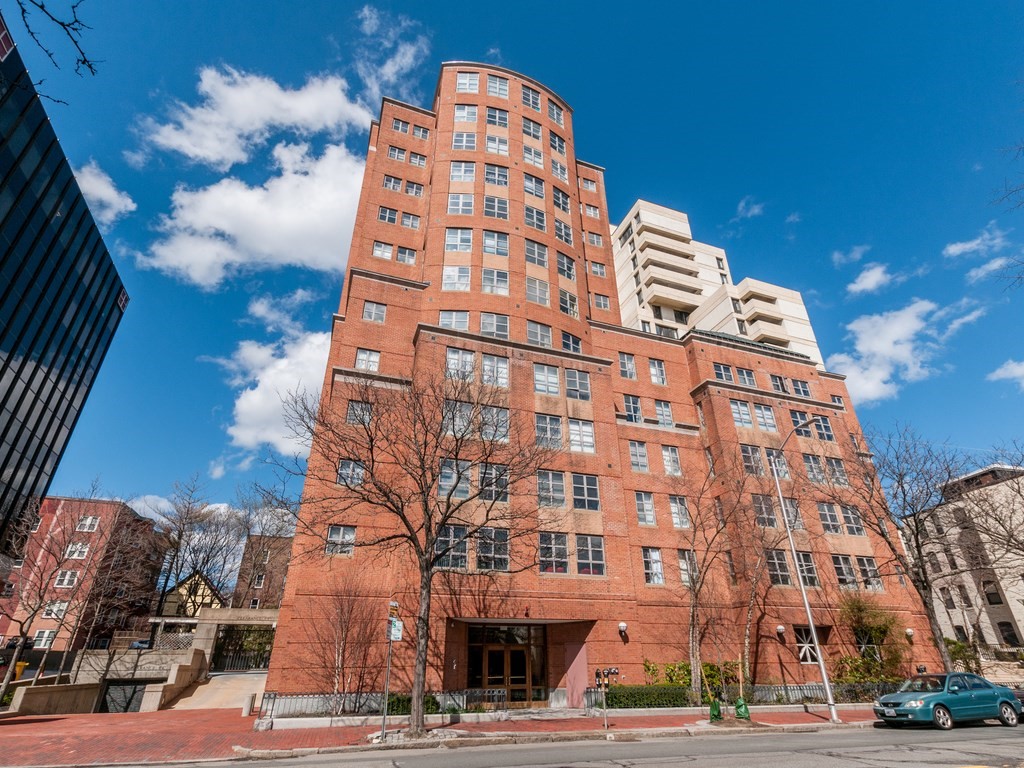 Click for 931 Massachusetts Ave #501, Cambridge, MA slideshow